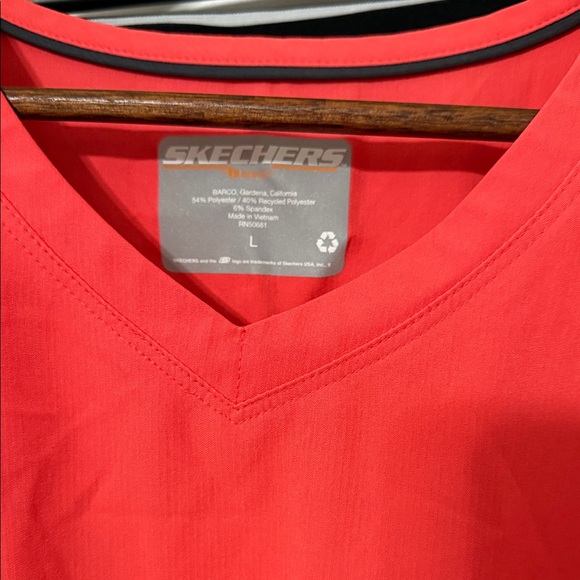 Skechers by Barco *Beautiful Bright Coral!* Scrub Set - L Top & M Bottoms - Picture 2 of 10